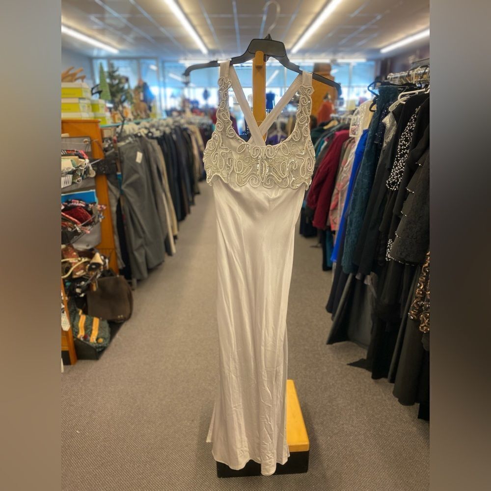 🛍️ Nikki Sz. 7/8 Brocade on Top Silver Gown
